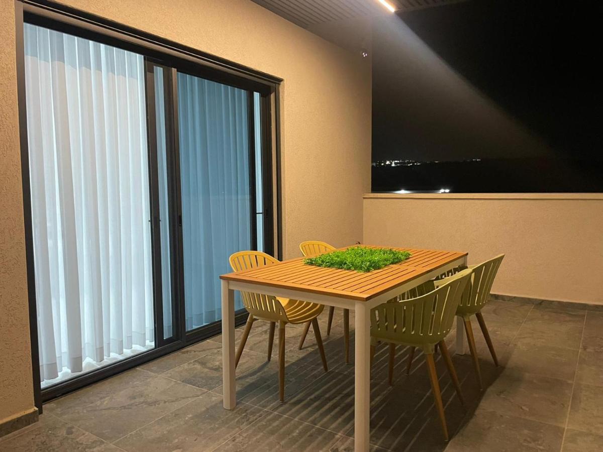 סוויטות נוף שקיעה Hotell Peqi'in Hadasha Exteriör bild