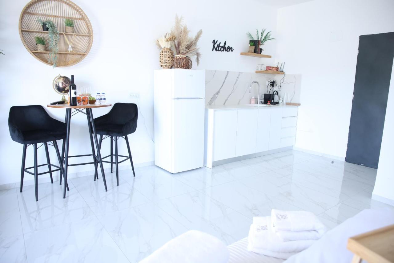 סוויטות נוף שקיעה Hotell Peqi'in Hadasha Exteriör bild