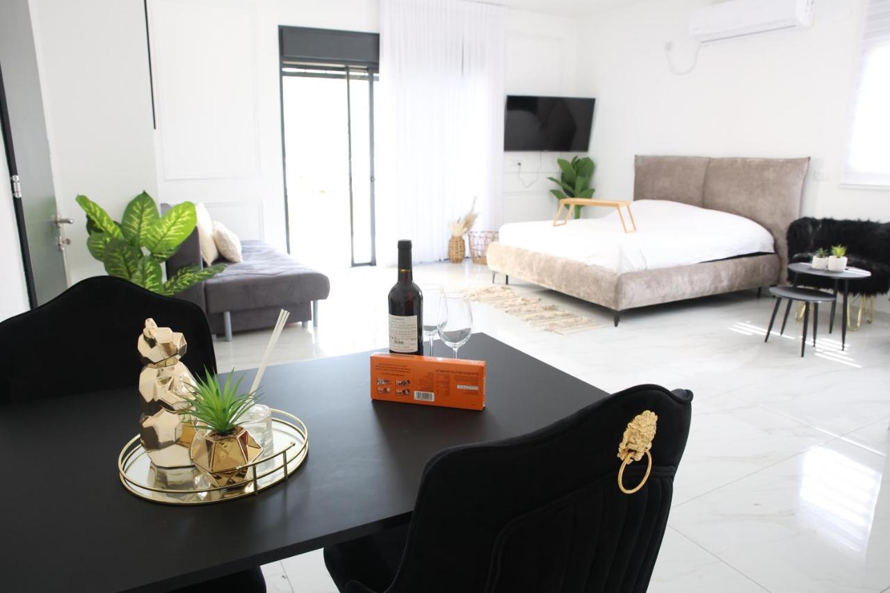 סוויטות נוף שקיעה Hotell Peqi'in Hadasha Exteriör bild