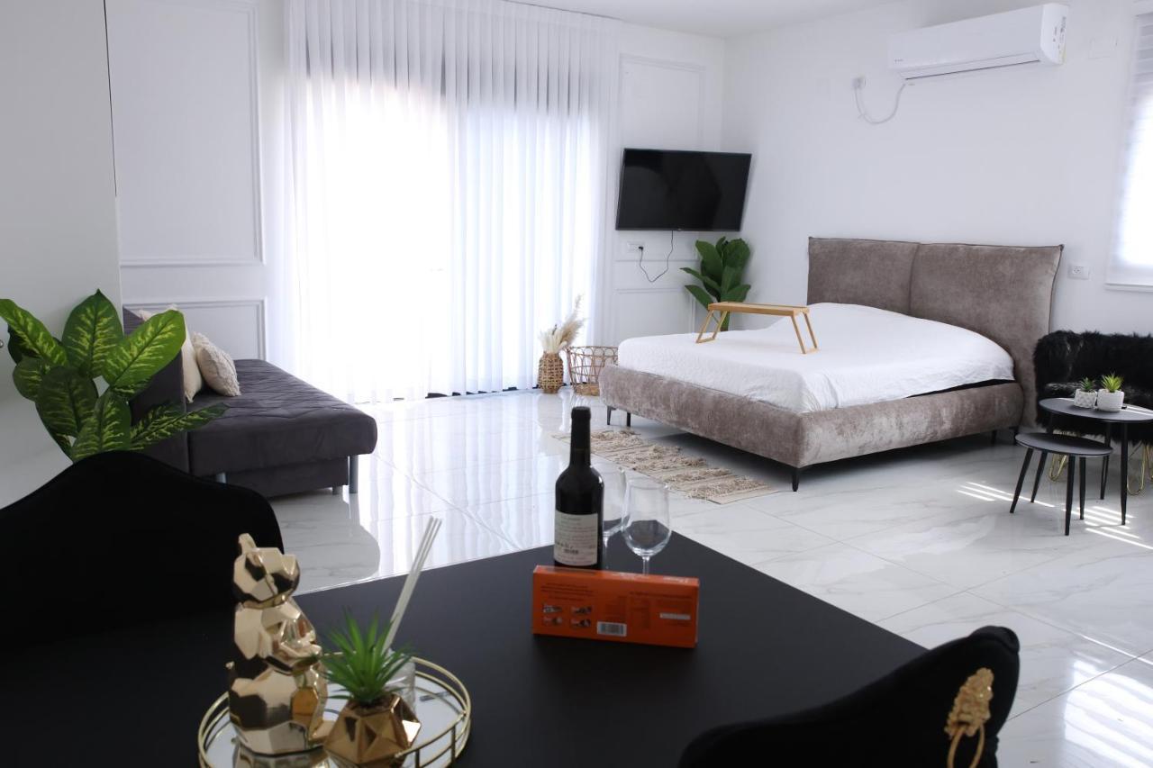 סוויטות נוף שקיעה Hotell Peqi'in Hadasha Exteriör bild
