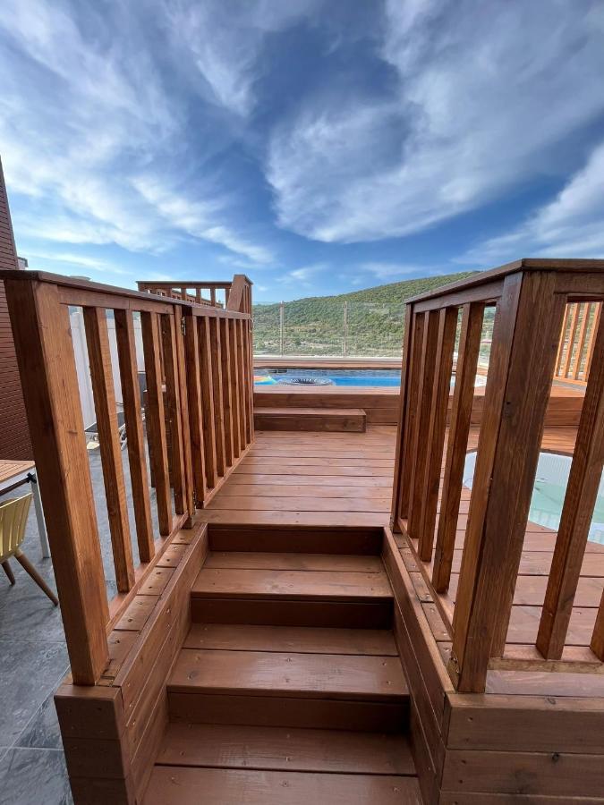סוויטות נוף שקיעה Hotell Peqi'in Hadasha Exteriör bild